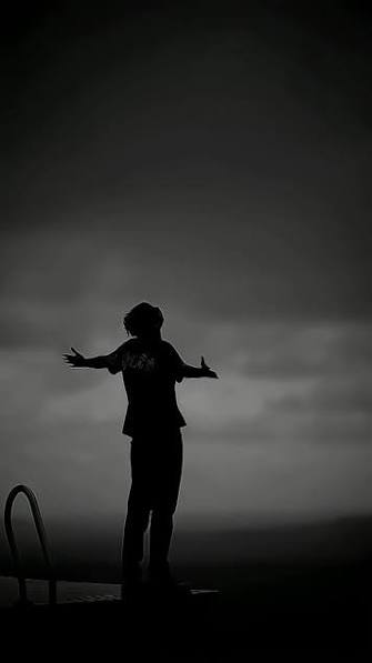 Aesthetic Broken Heart Alone Boy Pictures